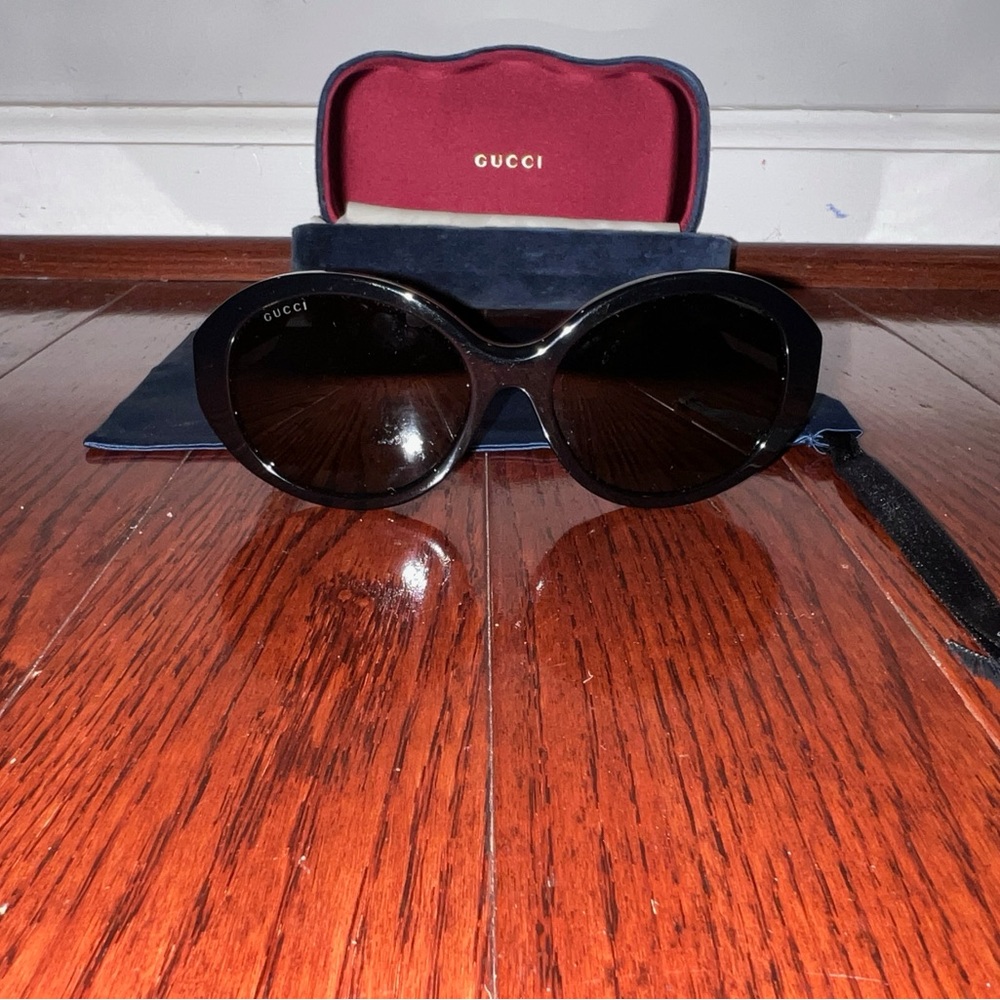 Gucci Tricolor Sunglasses with Red, Blue, and White - Picture 2 of 7